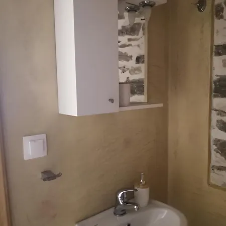 Effrosini Stone アパート *